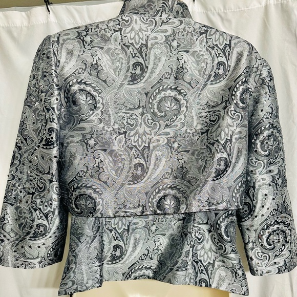 R&M Richards Women Sequin 2 PC Set (Jacket& Top) Gray, Black & Silver Garment 8 - Picture 7 of 9